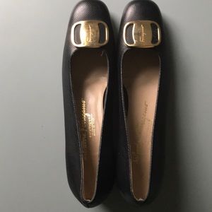 Navy Salvatore Ferragamo Pumps Size 8 - Narrow